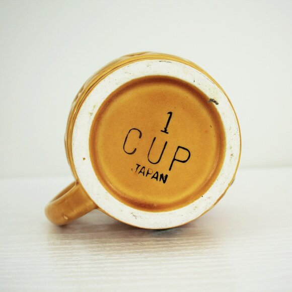 Vintage Measuring Cups, Mustard Brown Embossed with Fruit Motif, Made in Japan - Picture 5 of 11